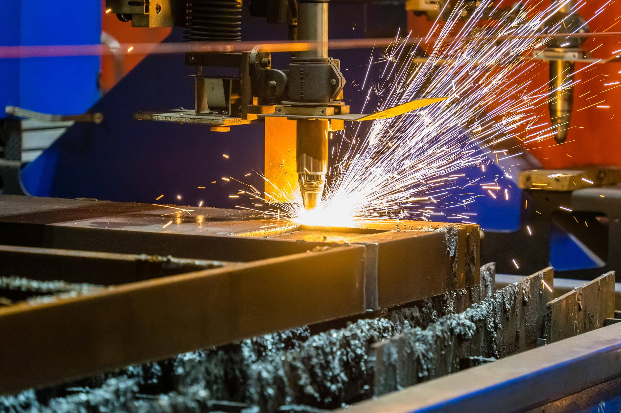 A EVOLUÇÃO DAS TECNOLOGIAS DE CORTE E SOLDA NA INDÚSTRIA METALÚRGICA